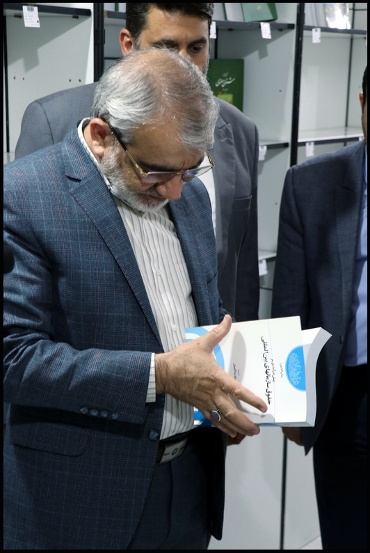 سرانه کتابخوانی در کشور پایین است/ برگزاری نمایشگاه کتاب، گامی قابل تقدیر برای تشویق مردم به کتابخوانی است سرانه کتابخوانی در کشور پایین است/ برگزاری نمایشگاه کتاب، گامی قابل تقدیر برای تشویق مردم به کتابخوانی است