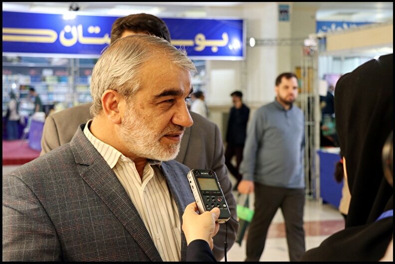 سرانه کتاب‌خوانی در کشور پایین است/ برگزاری نمایشگاه کتاب، گامی قابل تقدیر برای تشویق مردم به کتاب‌خوانی است