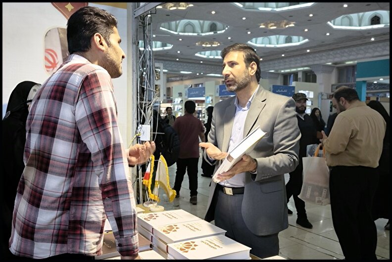 فیلم/بازدید دکتر طحان نظیف از سی‌و‌پنجمین نمایشگاه بین‌المللی کتاب تهران