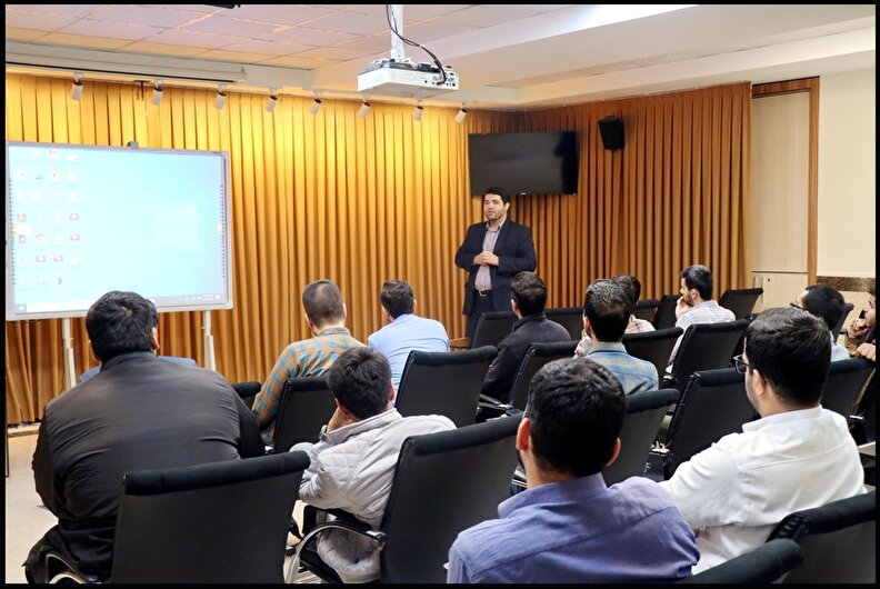 بازدید دانشجویان عضو انجمن علمی حقوق دانشگاه امام صادق(ع) از پژوهشکده شورای نگهبان