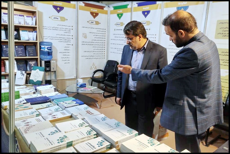 بازدید دکتر مولابیگی، عضو حقوقدان شورای نگهبان از غرفه انتشارات پژوهشکده شورای نگهبان بازدید دکتر مولابیگی، عضو حقوقدان شورای نگهبان از غرفه انتشارات پژوهشکده شورای نگهبان