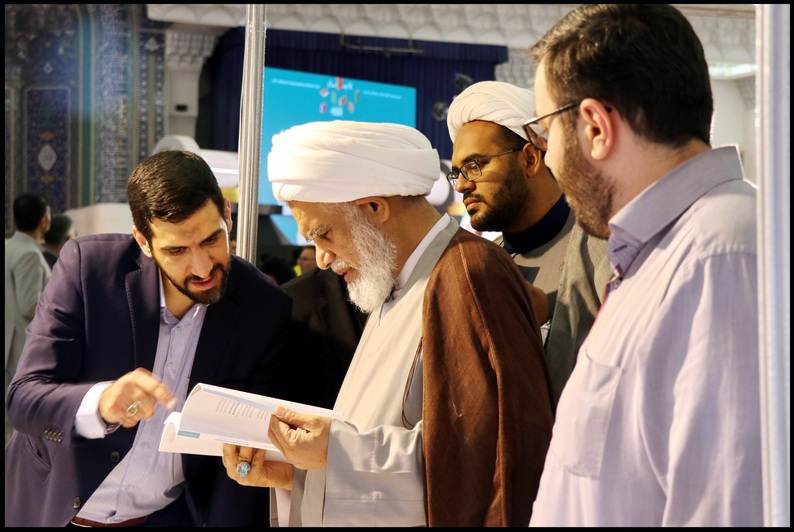 بازدید آیتالله کعبی، عضو مجلس خبرگان رهبری از غرفه انتشارات پژوهشکده شورای نگهبان بازدید آیتالله کعبی، عضو مجلس خبرگان رهبری از غرفه انتشارات پژوهشکده شورای نگهبان