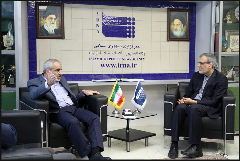 وحدت، انسجام و اتحاد مردم؛ طبق بیانات رهبر انقلاب، بزرگترین و بالاترین سلاح ماست وحدت، انسجام و اتحاد مردم؛ طبق بیانات رهبر انقلاب، بزرگترین و بالاترین سلاح ماست