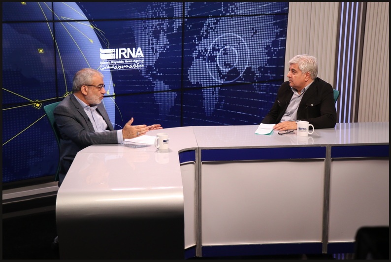 وحدت، انسجام و اتحاد مردم؛ طبق بیانات رهبر انقلاب، بزرگترین و بالاترین سلاح ماست وحدت، انسجام و اتحاد مردم؛ طبق بیانات رهبر انقلاب، بزرگترین و بالاترین سلاح ماست