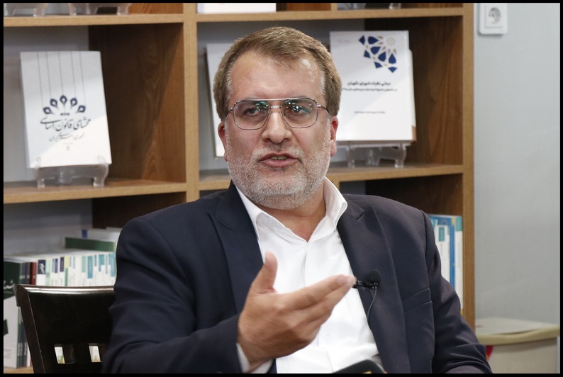 پژوهشکده شورای نگهبان تولید ادبیات و محتوای فاخر، به صورت علمی و عملی برای حقوق اساسی منبع‌سازی کند