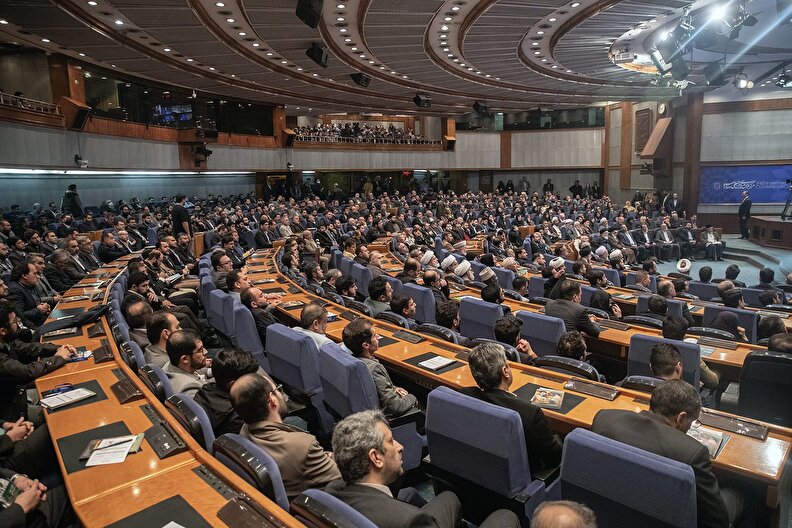 گزارش تصویری اختتامیه همایش بین‌المللی «حقوق ملّت و آزادی‌های مشروع در منظومه فکری حضرت آیت‌الله العظمی خامنه‌ای»